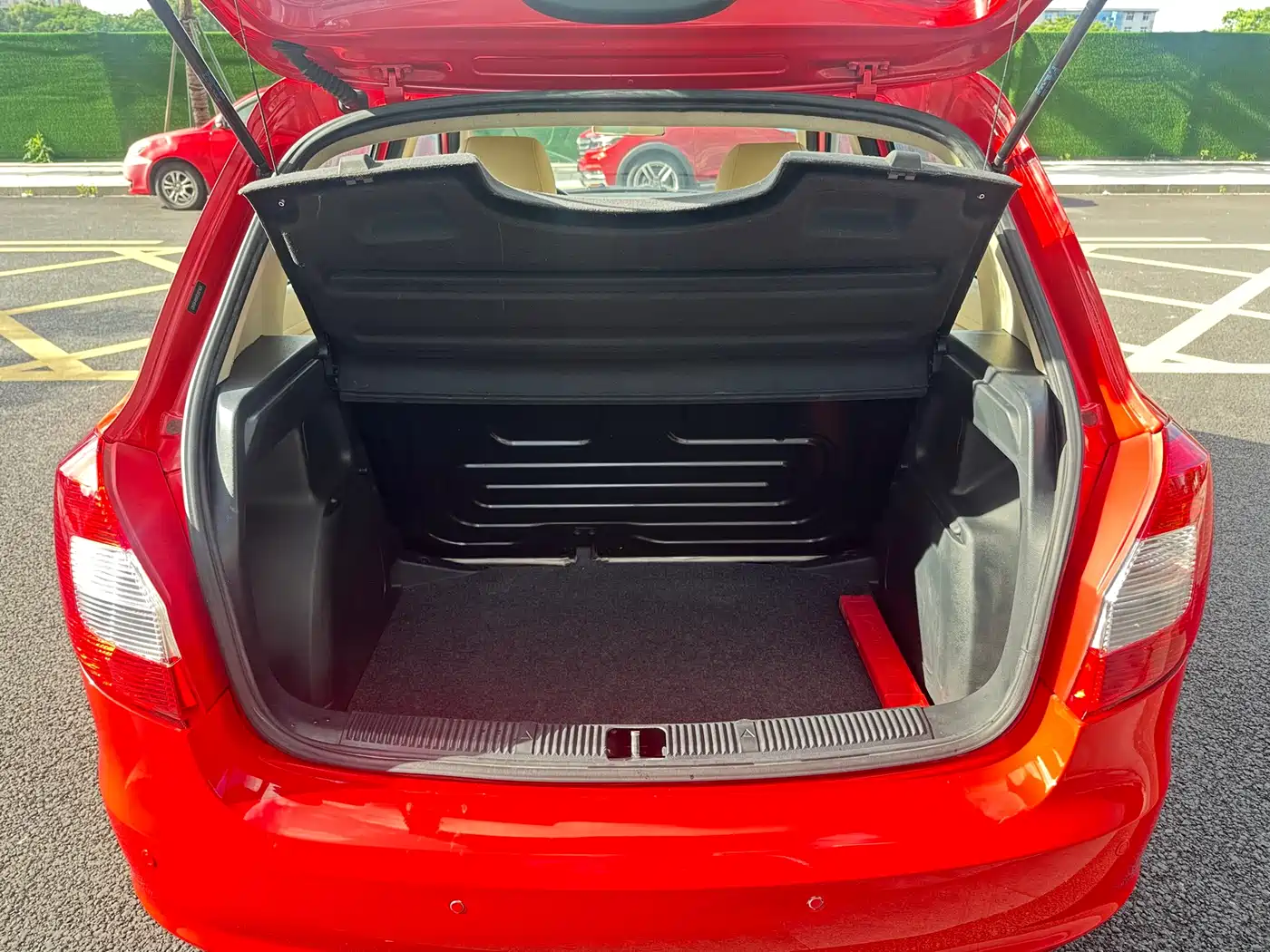 Škoda Fabia 2014 1.4L Automatic Crystal Edition фото 9