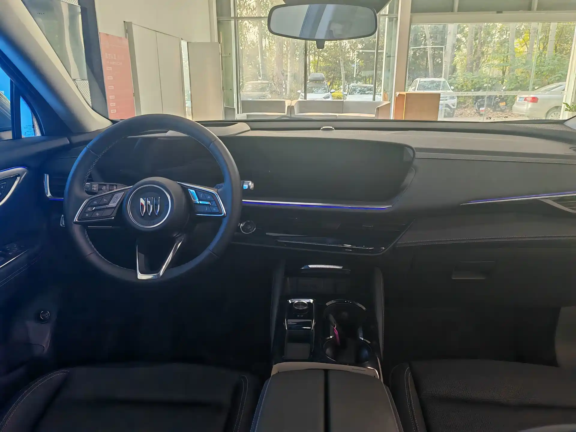 Photo 5 - Buick Envision S