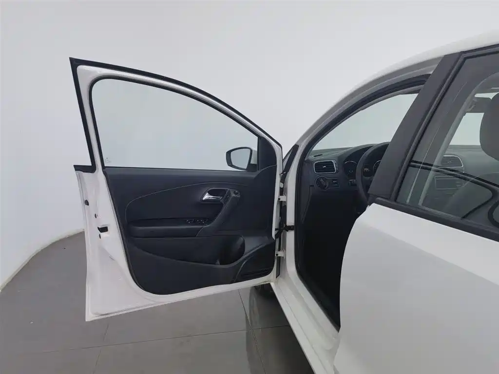 Volkswagen Polo 2014 1.4L Automatic Comfort Edition фото 8