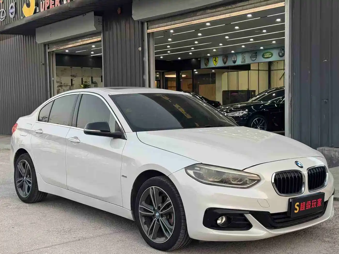 BMW 1 Series 2018 118i Sport Edition фото 3