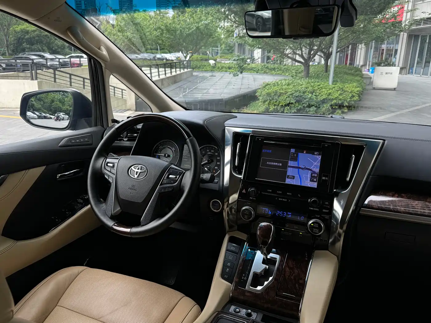 Toyota Alphard 2019 Hybrid 2.5L Luxury фото 24