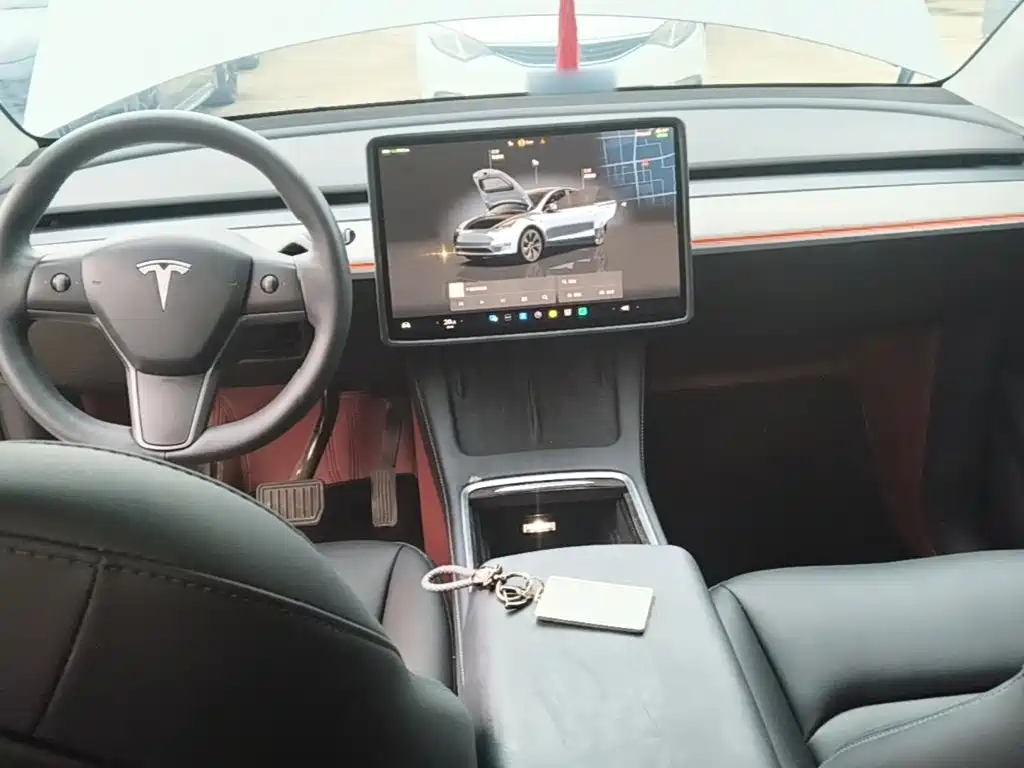Photo 10 - Tesla Model Y