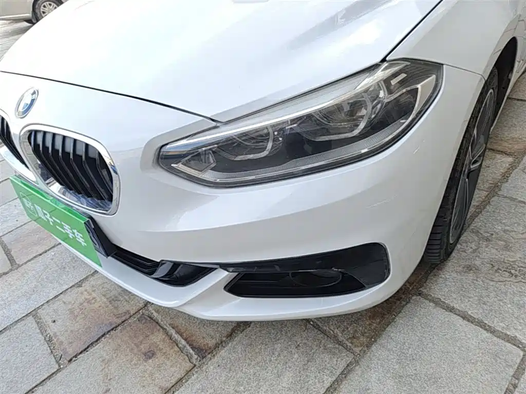 BMW 1 Series 2018 118i Sport Edition фото 23
