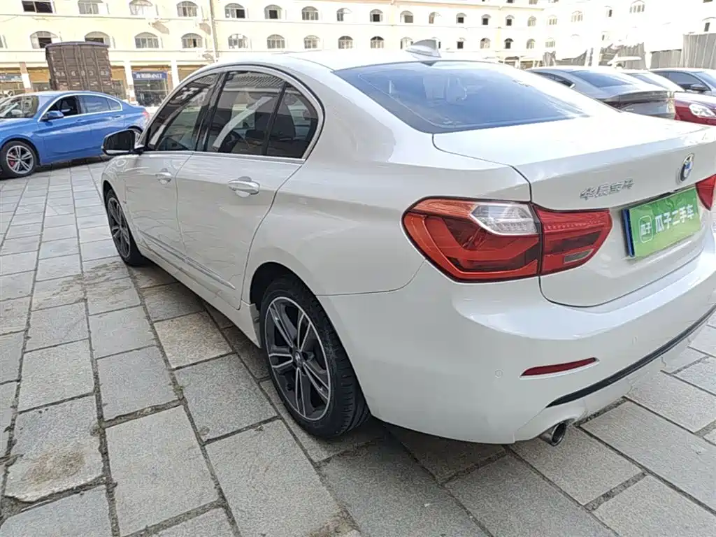 BMW 1 Series 2018 118i Sport Edition фото 4