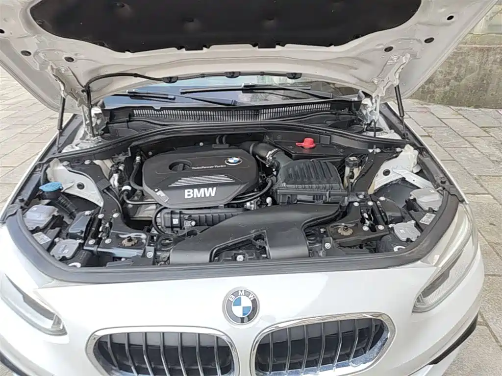 BMW 1 Series 2018 118i Sport Edition фото 19
