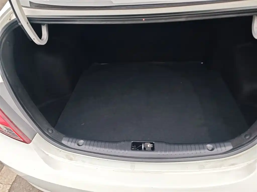 Hyundai Verna 2014 1.4L Automatic Leading GLX фото 19