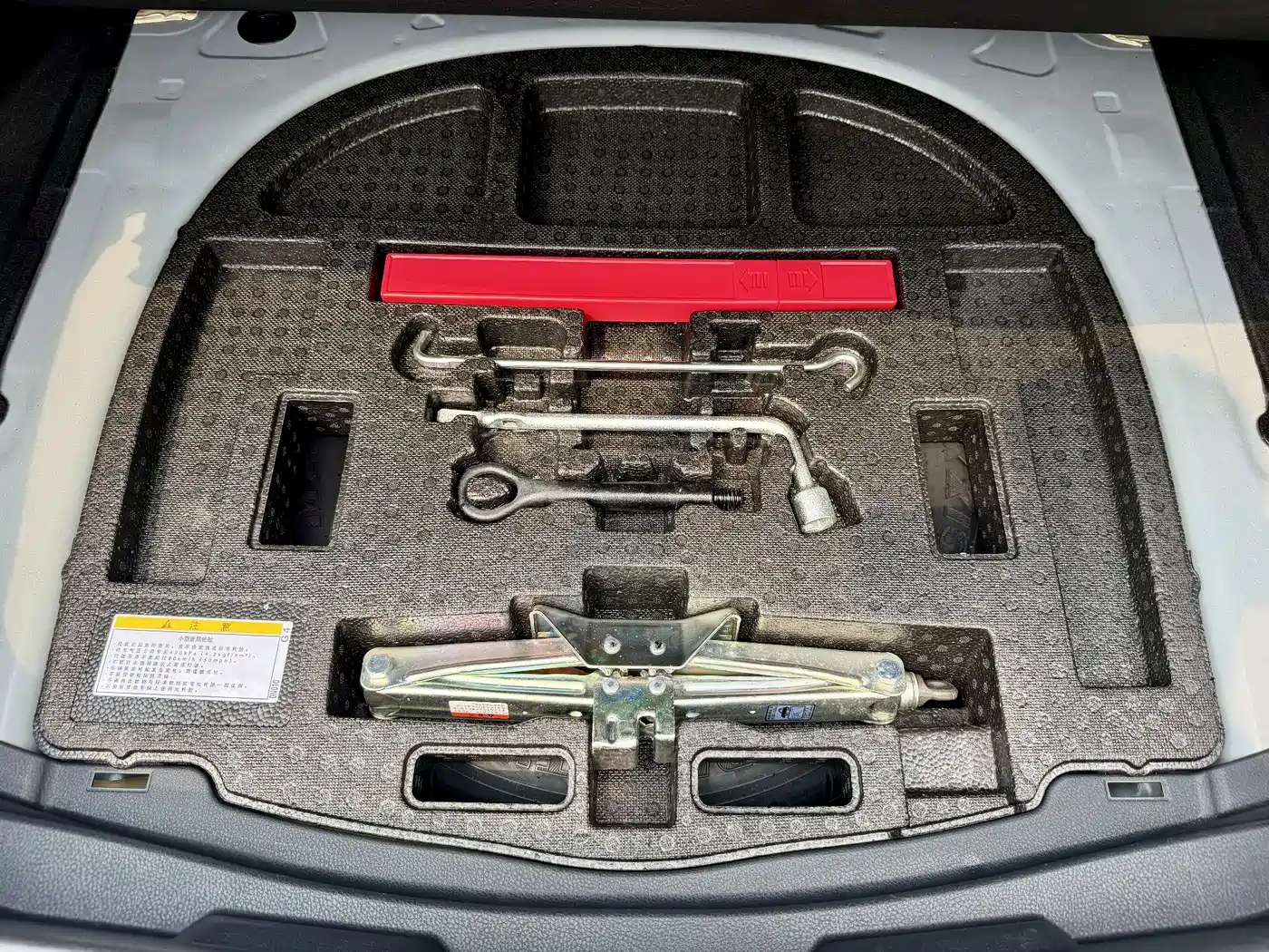 Toyota Avalon 2022 Hybrid 2.5L Luxury Edition фото 32