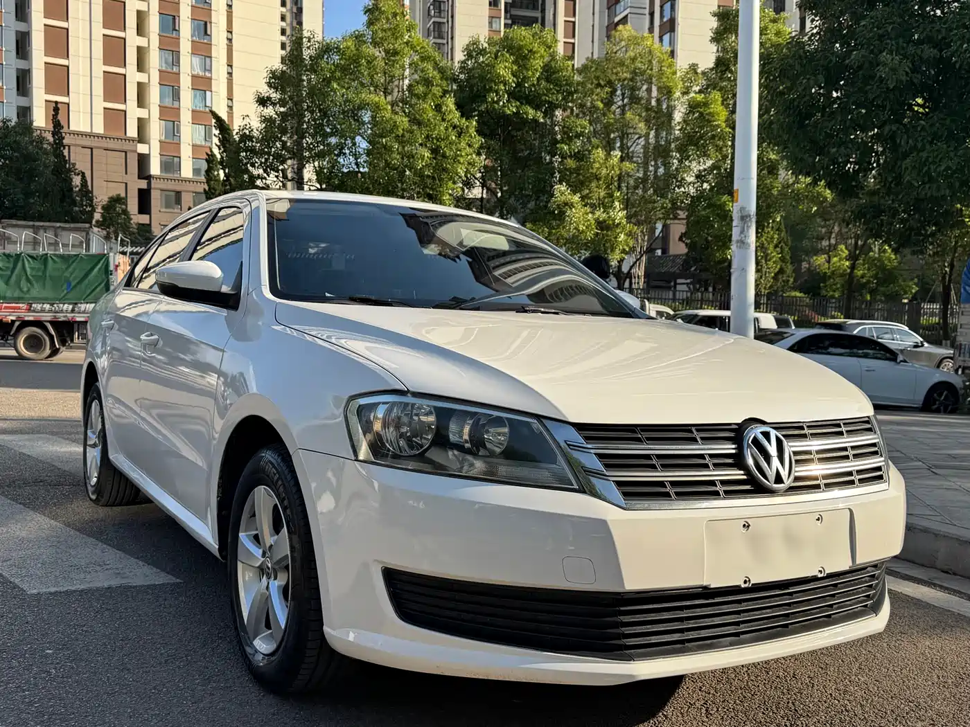 Volkswagen Lavida 2015 1.6L Automatic Trend Edition фото 3