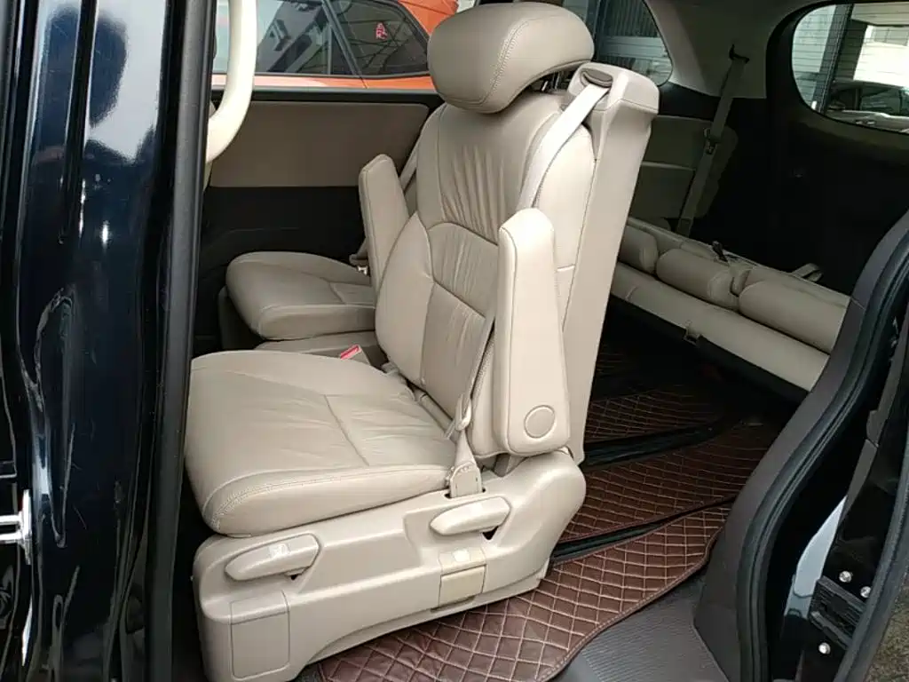 Фото 17 - Honda Odyssey
