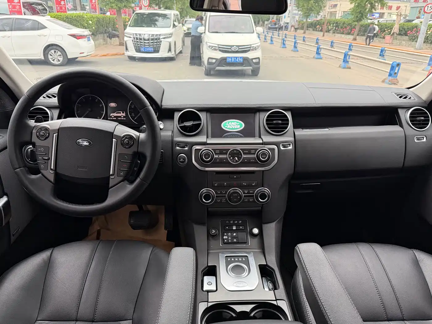 Land Rover Discovery 2014 3.0 SC V6 HSE фото 8
