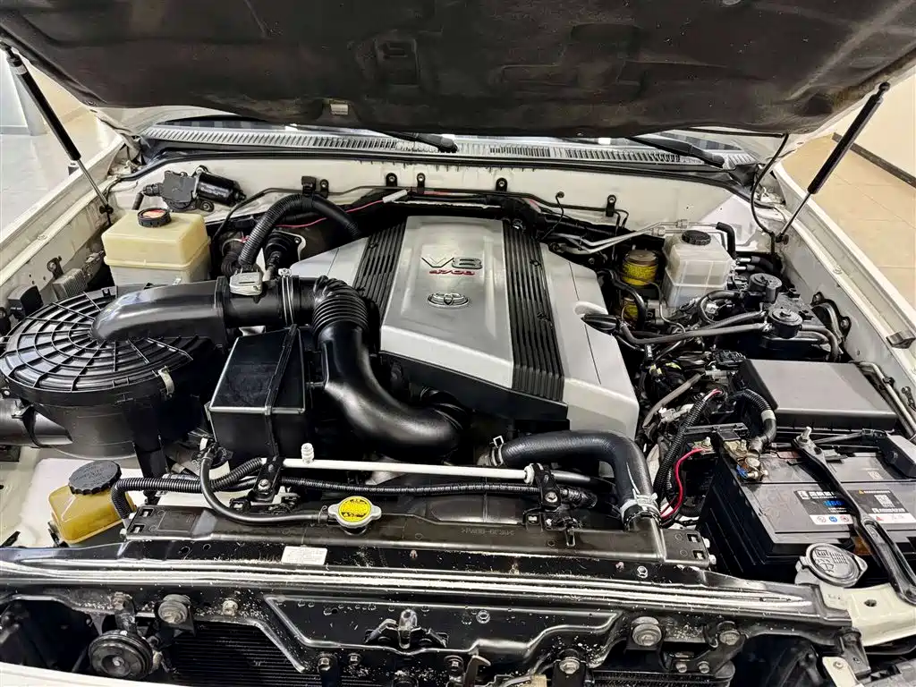 Toyota Land Cruiser 2005 4.7L Automatic VX-R фото 10