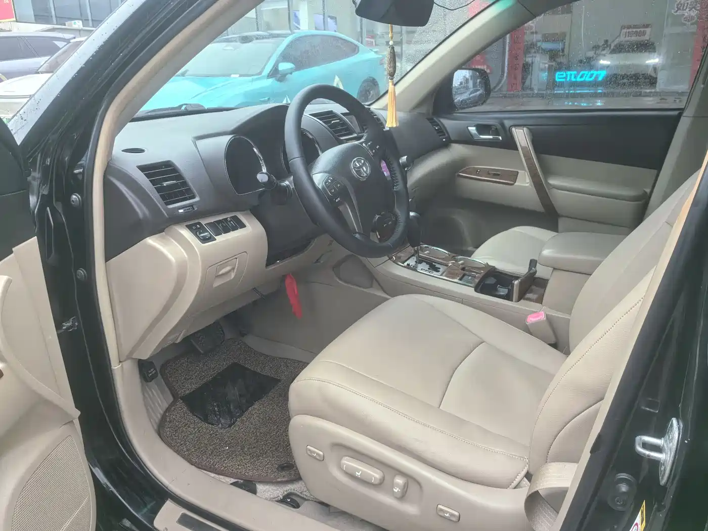 Toyota Highlander 2011 2.7L 2WD 7-seat Luxury фото 4