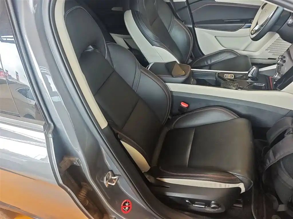 Lynk & Co 02 2018 Model 1.5T DCT 2WD Yao Pro Edition China V фото 25