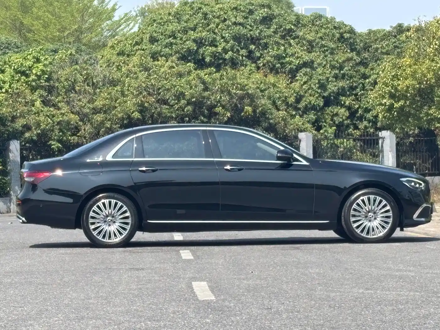 Mercedes-Benz E-Class 2023 E 300 L Luxury фото 27