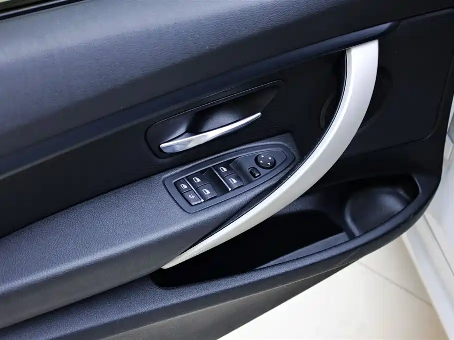 BMW 3 Series GT 2017 320i Fashion фото 18