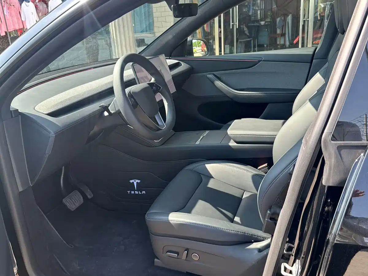 Tesla Model Y 2026 Rear-Wheel Drive фото 13