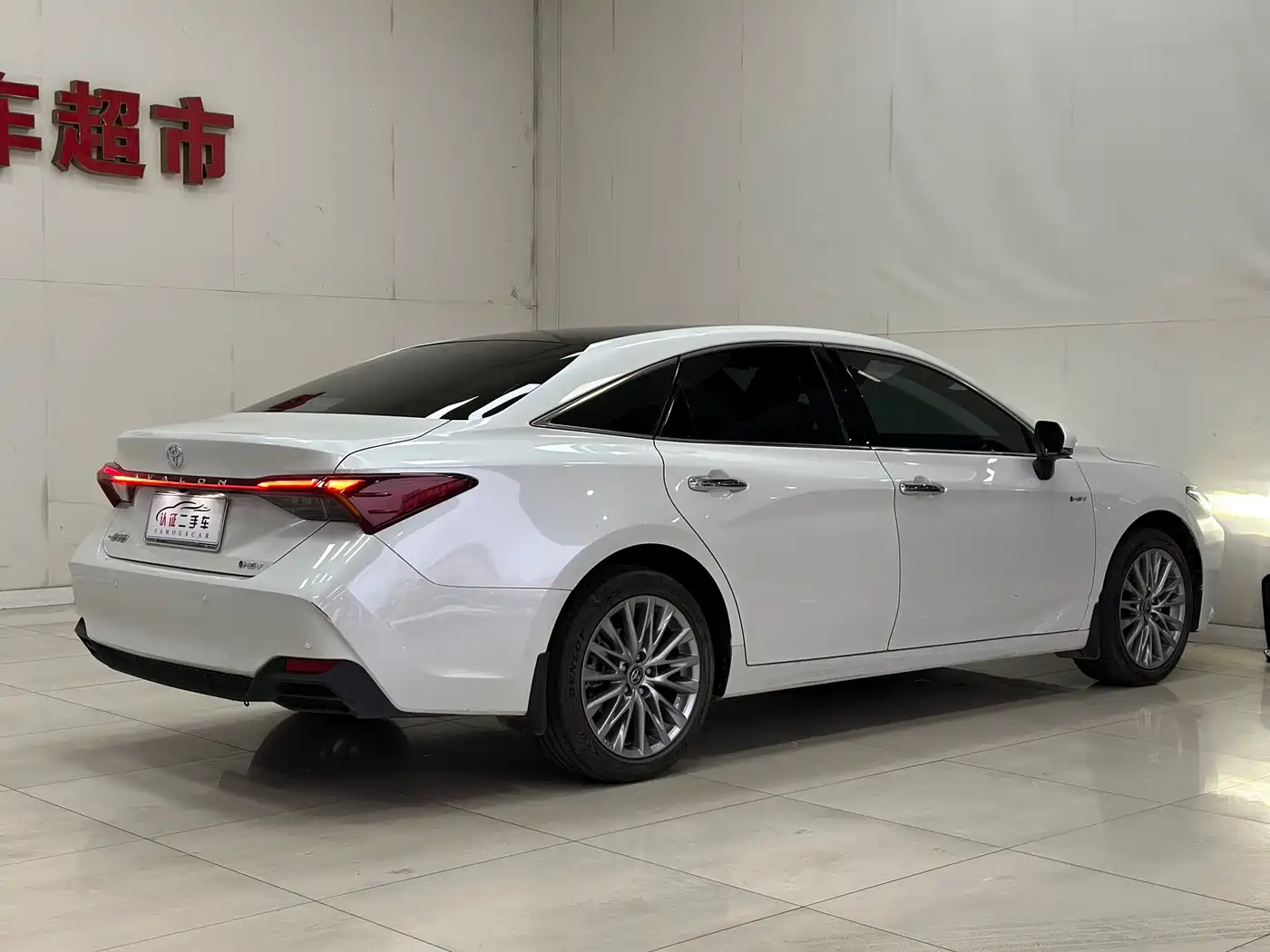 Toyota Avalon 2024 Hybrid 2.0L Luxury Edition фото 16