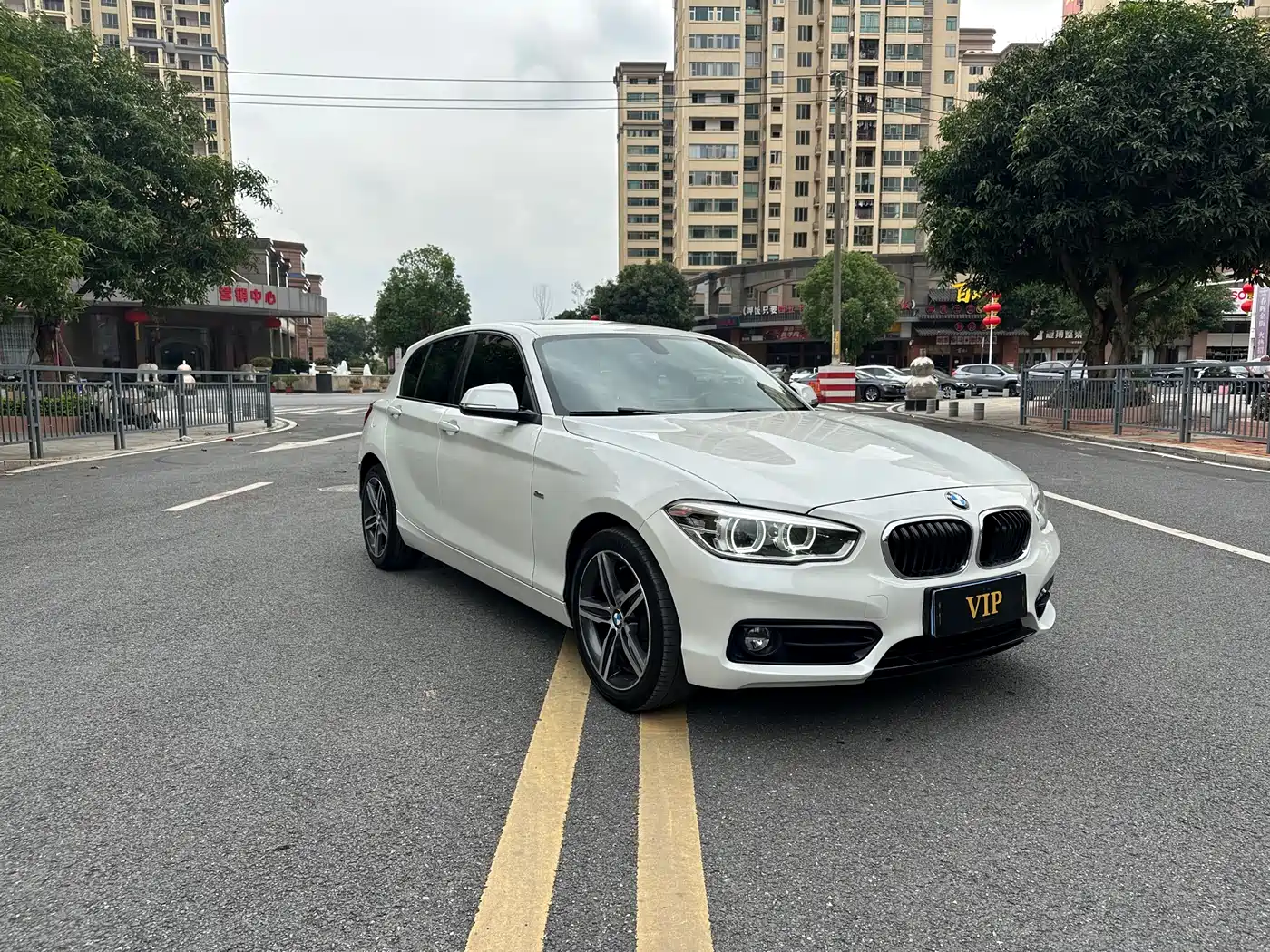 BMW 1 Series (Import) 2016 120i Sport Design Package фото 3