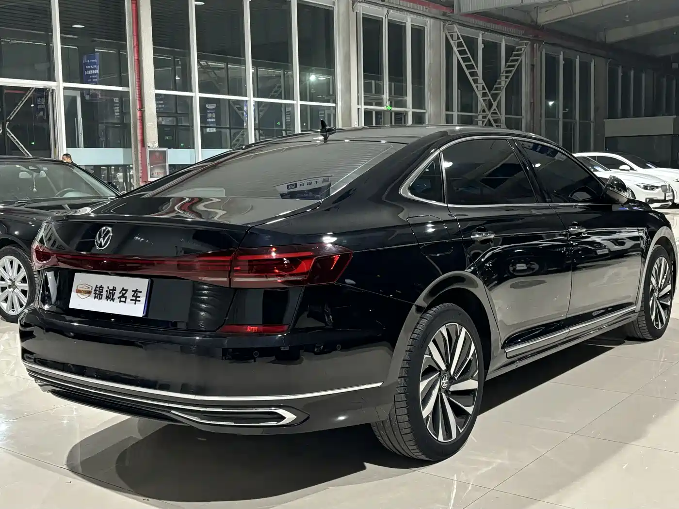 Volkswagen Passat 2022 330TSI Premium Edition фото 4
