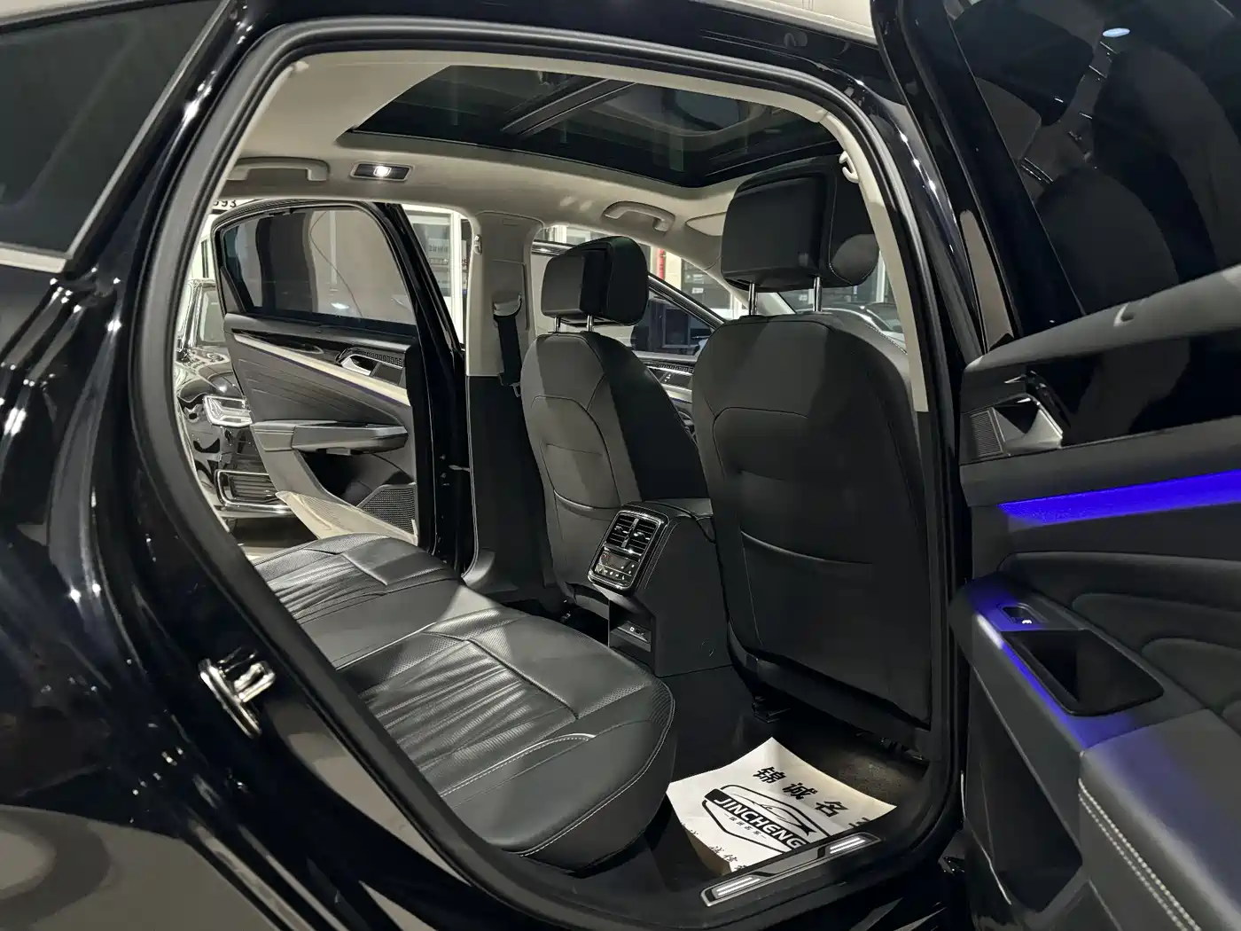 Volkswagen Passat 2022 330TSI Premium Edition фото 10