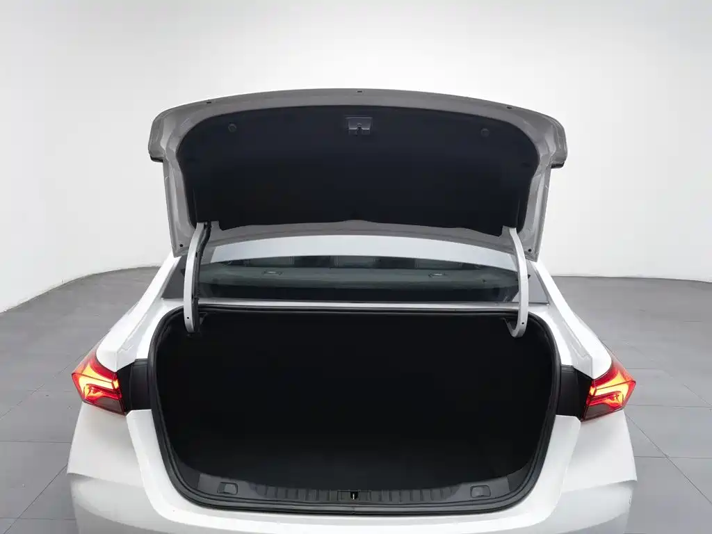 Photo 16 - Buick Verano