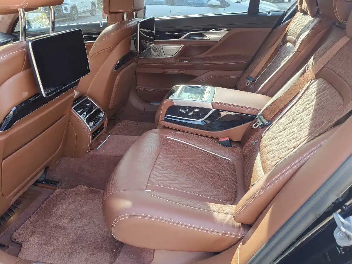 BMW 7 Series 2021 Model 740Li xDrive Executive M Sport Package фото 19