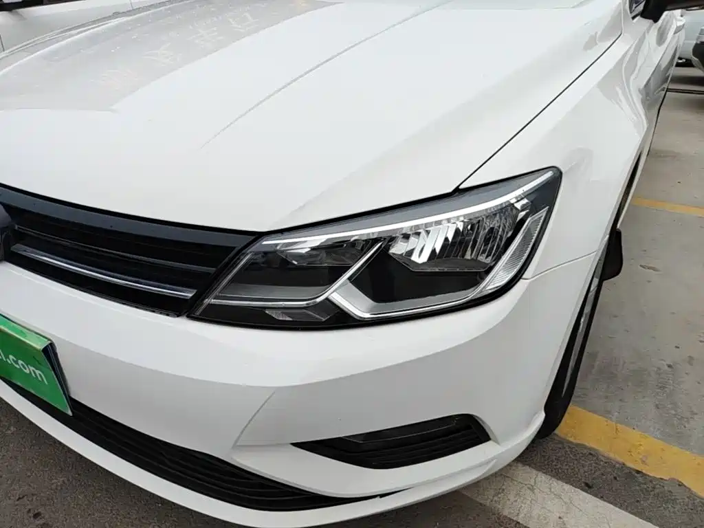 صورة 24 - Volkswagen Lamando