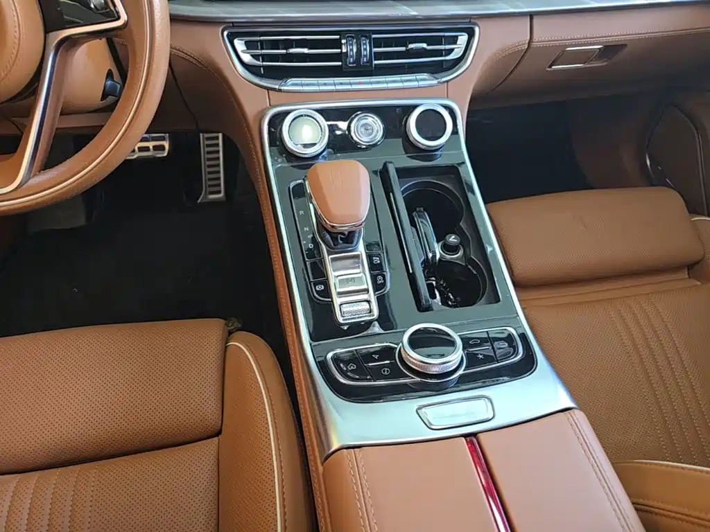 Фото 14 - Hongqi H9