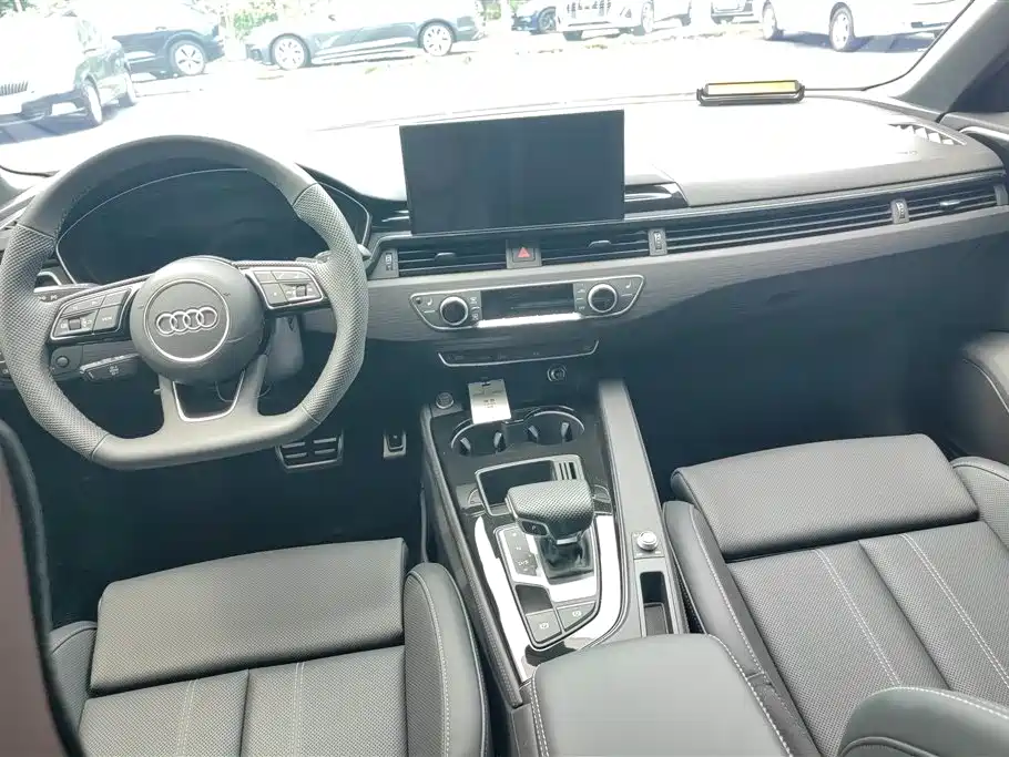 Audi A4L 2025 2 Million Celebration Edition 40 TFSI Luxury Dynamic фото 12