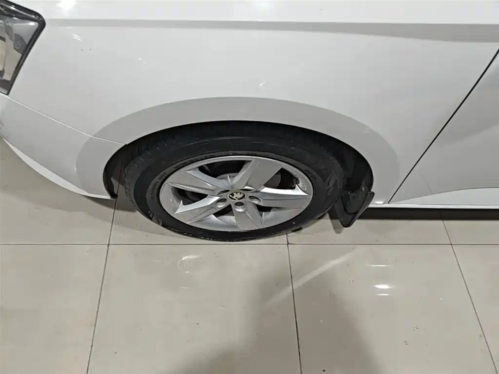 Škoda Fabia 2017 1.4L Auto Car Enjoy Edition фото 23