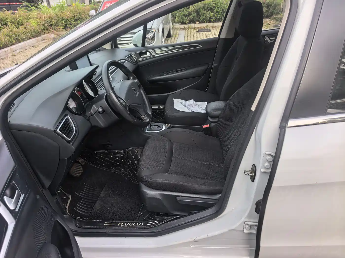 Peugeot 308 2014 Model Joy Edition Classic 1.6L Automatic Trend Style фото 7