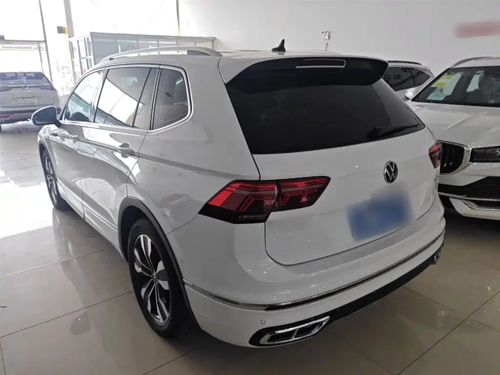 Volkswagen Tiguan L 2023 330TSI Auto 2WD R-Line Premium Edition фото 23