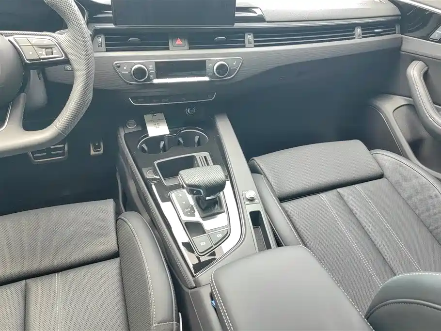 Audi A4L 2025 2 Million Celebration Edition 40 TFSI Luxury Dynamic фото 16