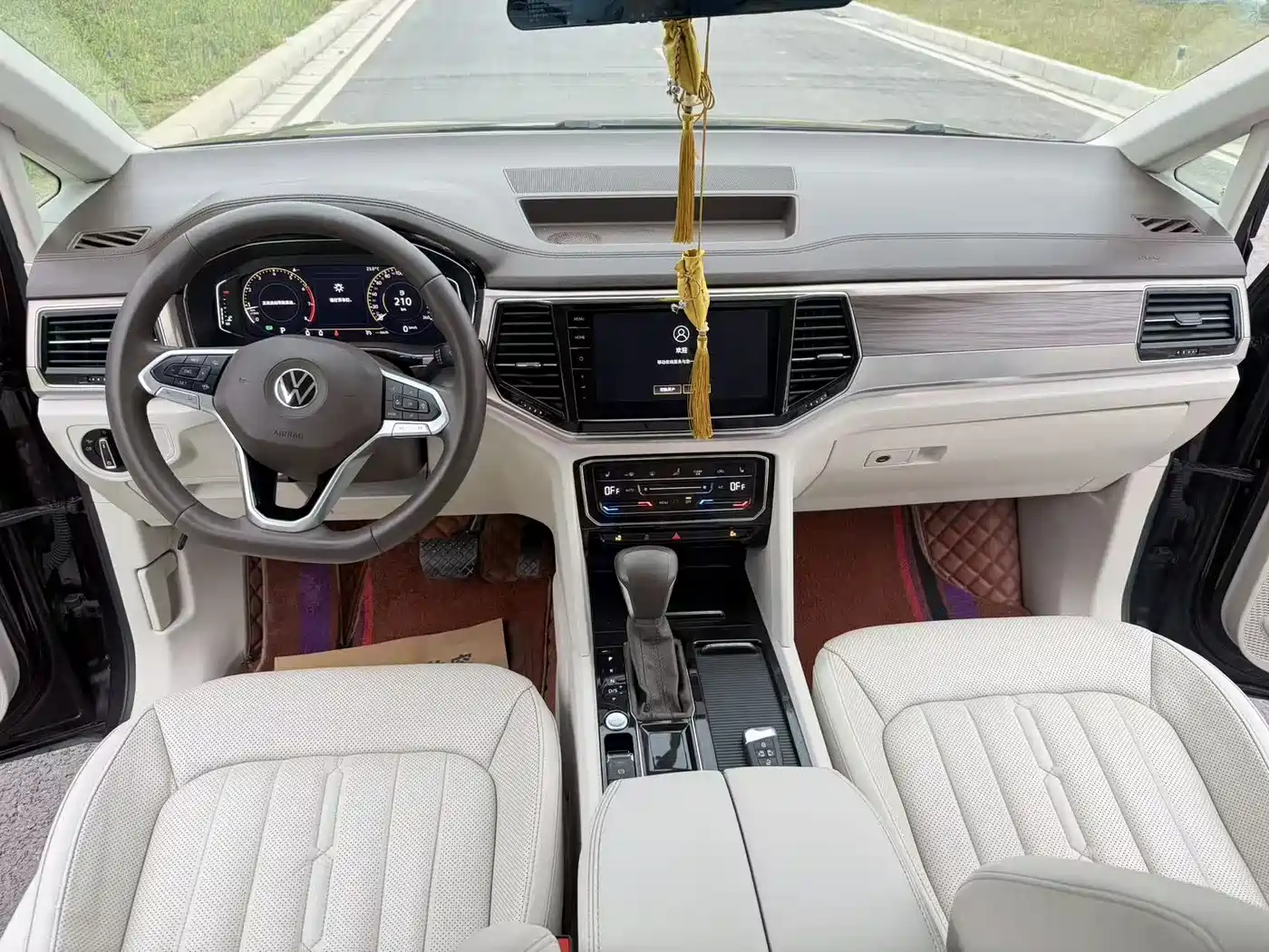 Volkswagen Viloran 2020 330TSI Luxury Edition фото 13