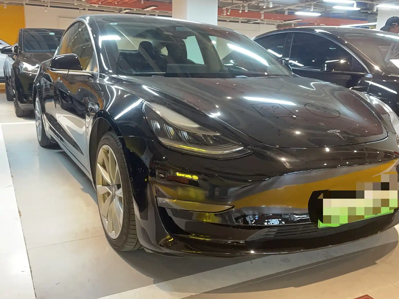 TESLA MODEL 3