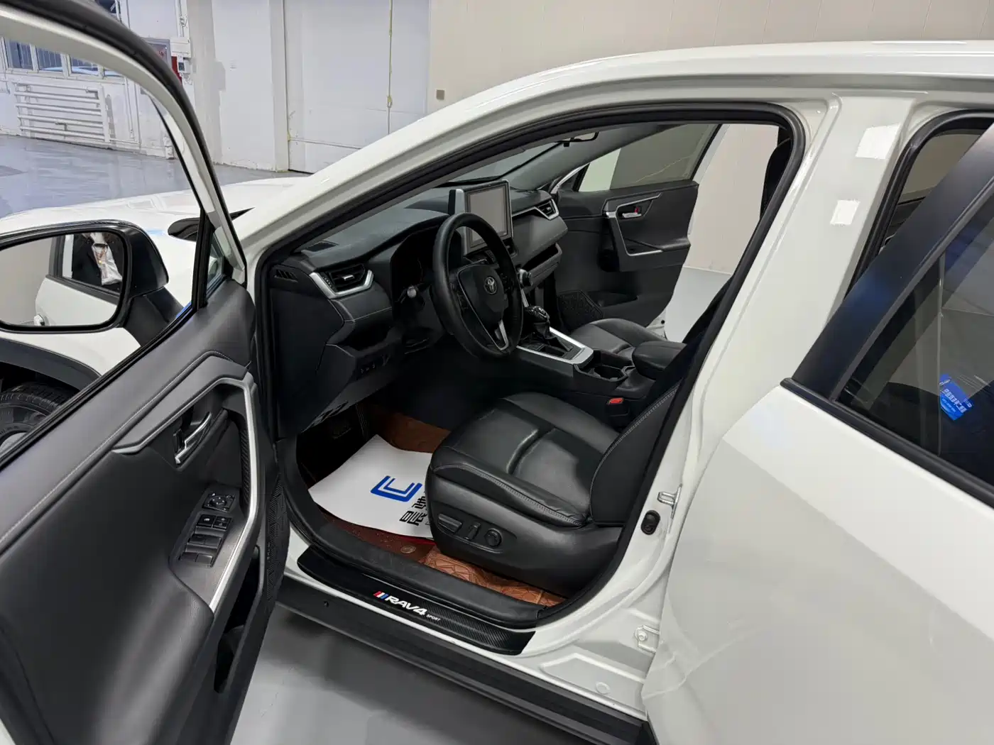 Toyota RAV4 Rongfang 2020 2.0L CVT 2WD Trend Edition фото 8