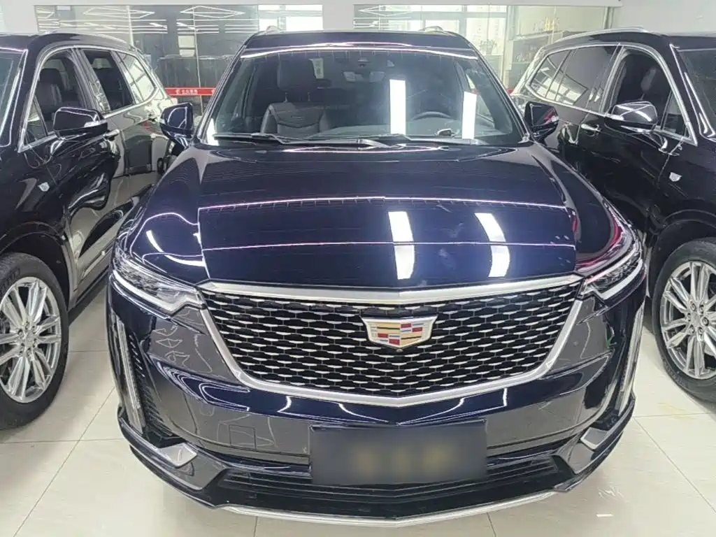 Photo 3 - Cadillac XT6
