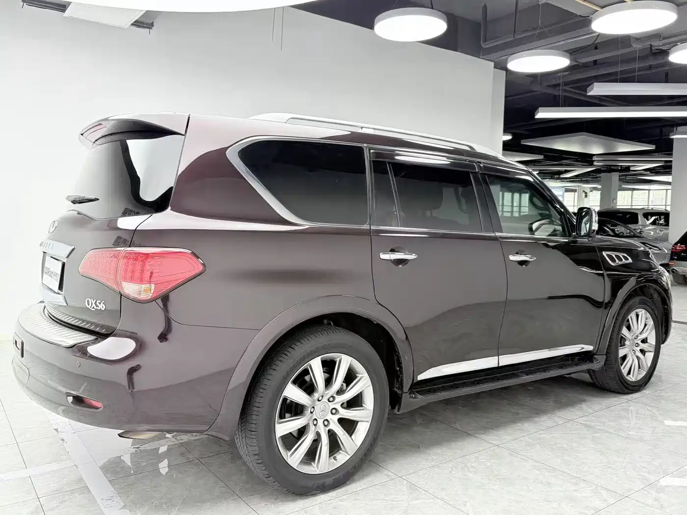 Infiniti QX80 2013 5.6L 4WD фото 4