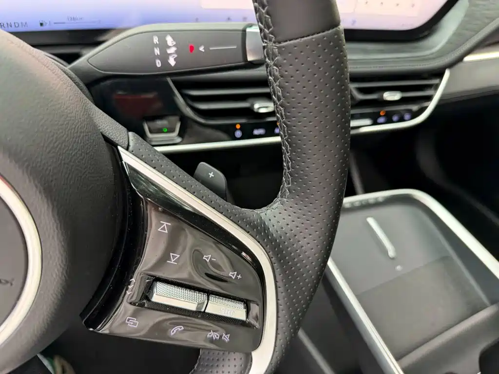 Photo 10 - Buick LaCrosse
