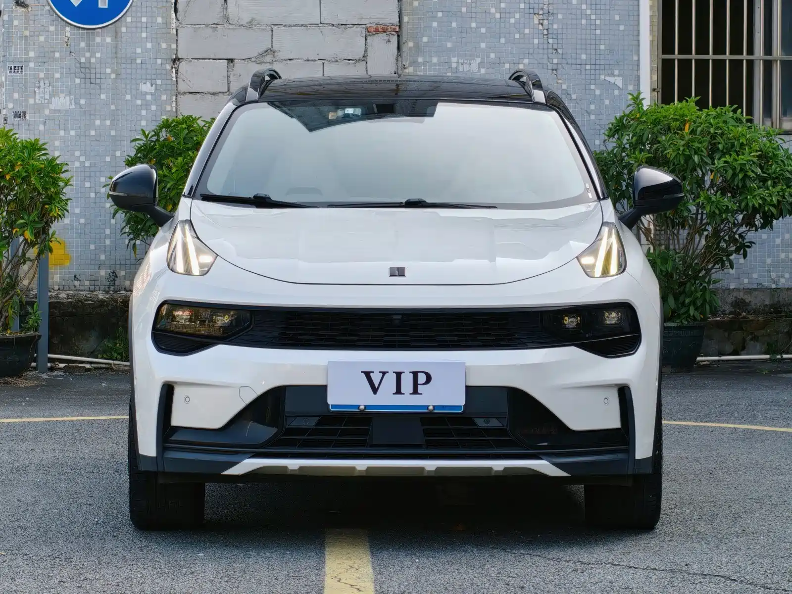 Photo 3 - Lynk & Co 01