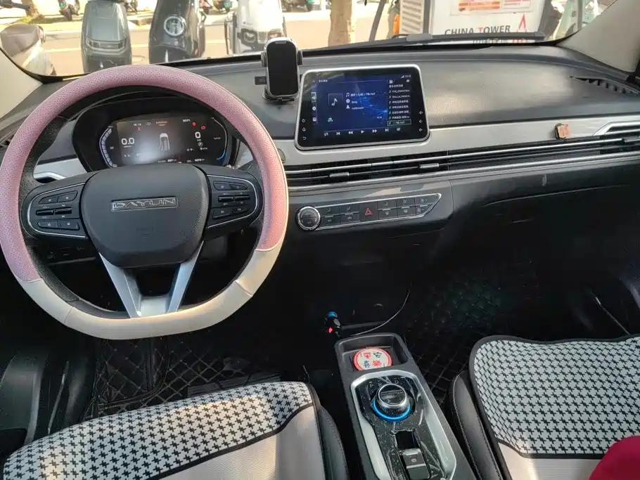 Dayun Yuehu 2022 2022 Facelift 30.66kWh 2WD VIP Edition