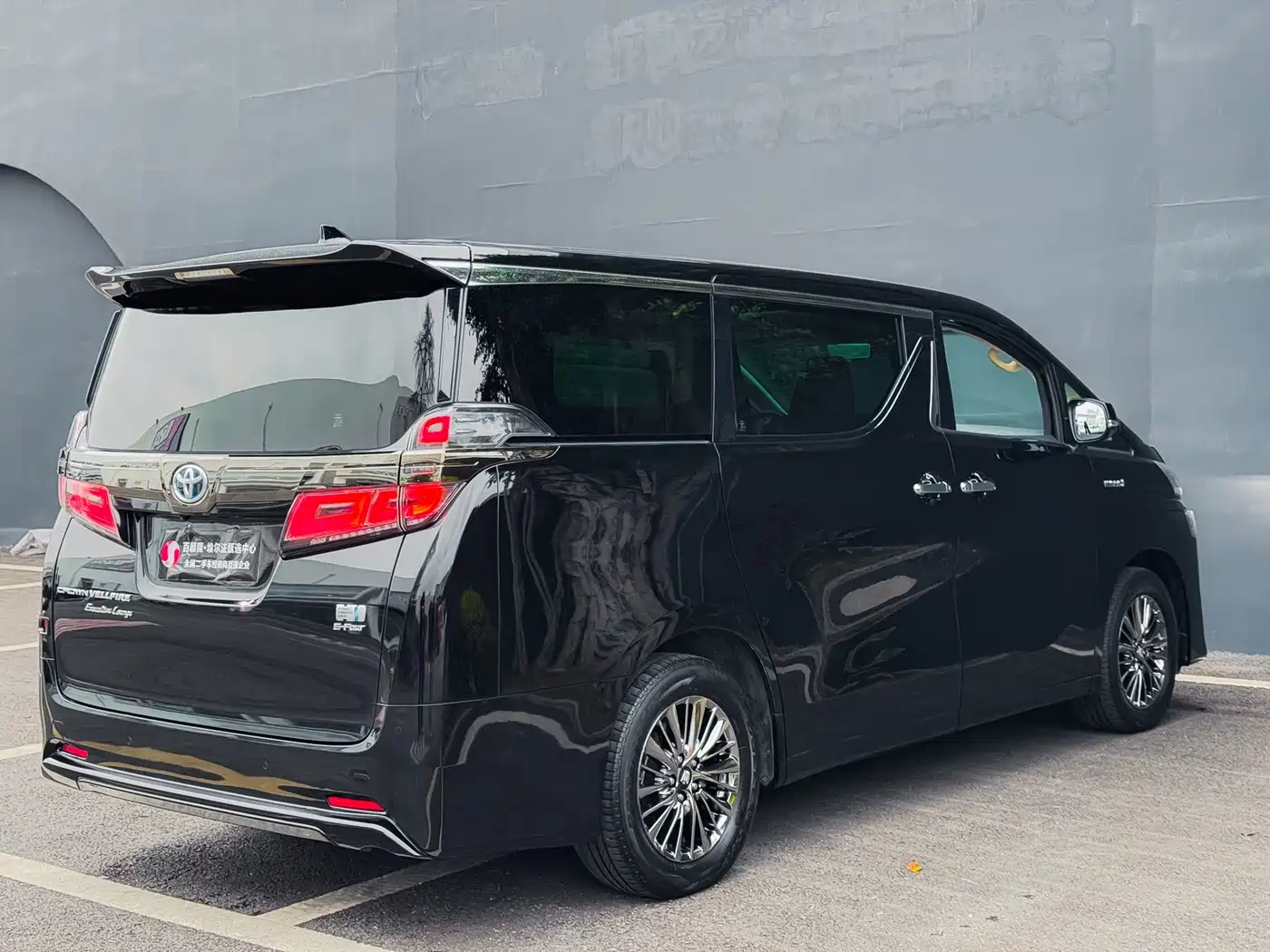 Toyota Vellfire 2021 Crown Hybrid 2.5L HV Premium Edition фото 6