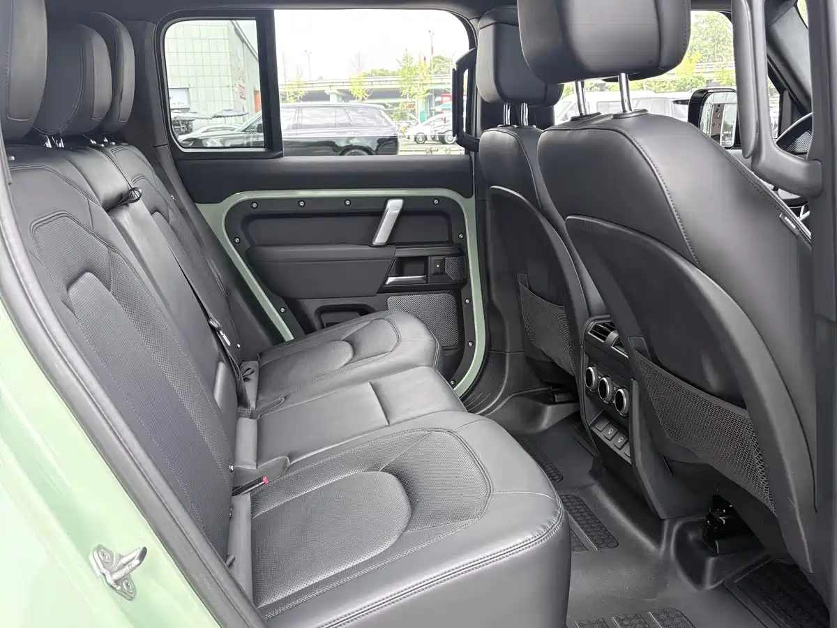 Фото 6 - Land Rover Defender