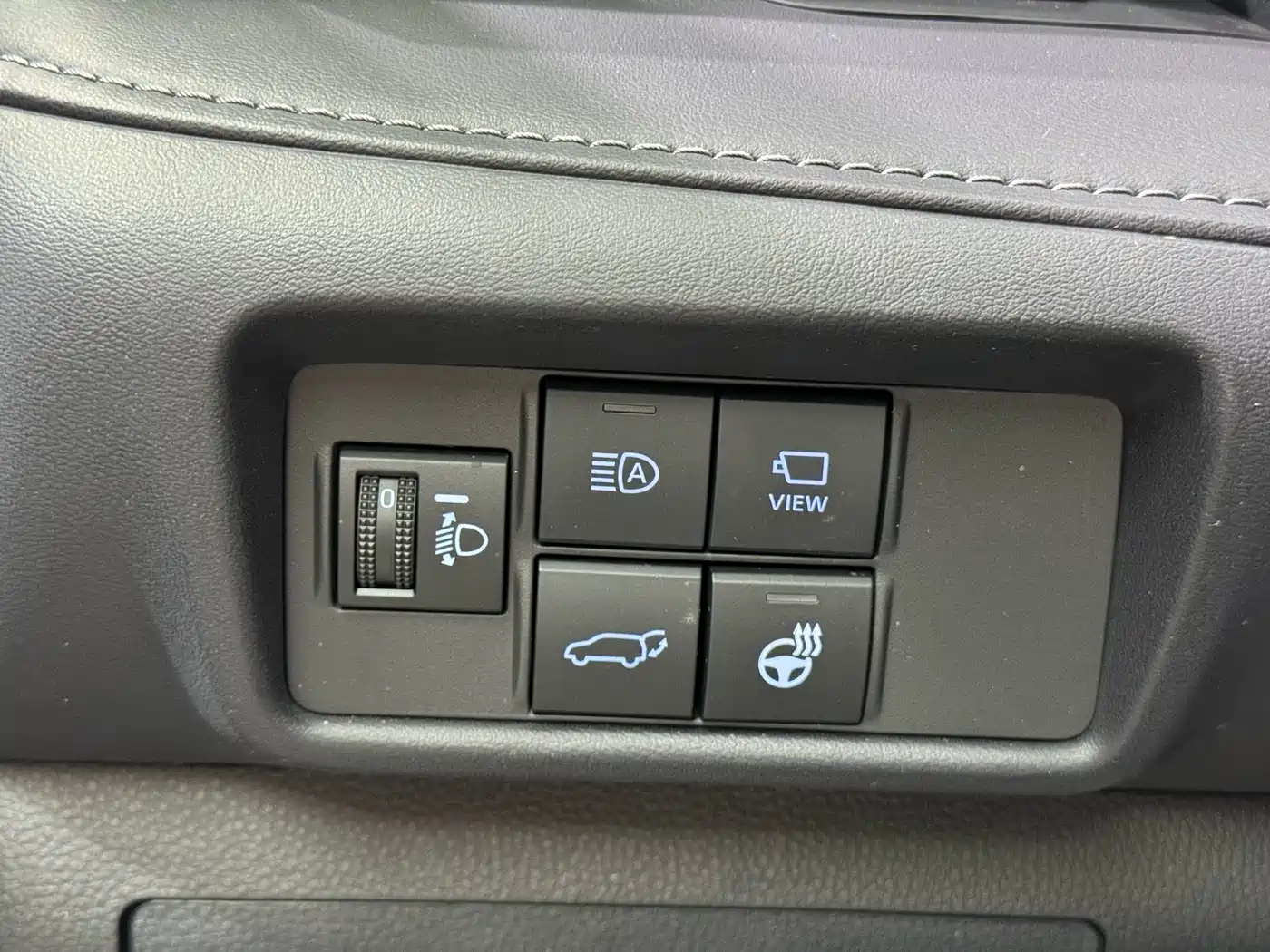 Toyota Highlander 2022 Dual Engine 2.5L 4WD Supreme Edition 7-Seater фото 24