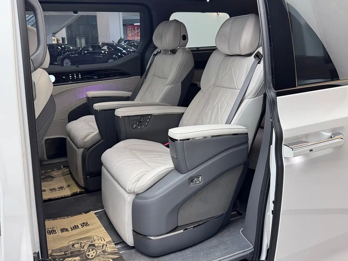 ZEEKR 009 2025 2024 7-Seat Aisle AWD Version 108kWh