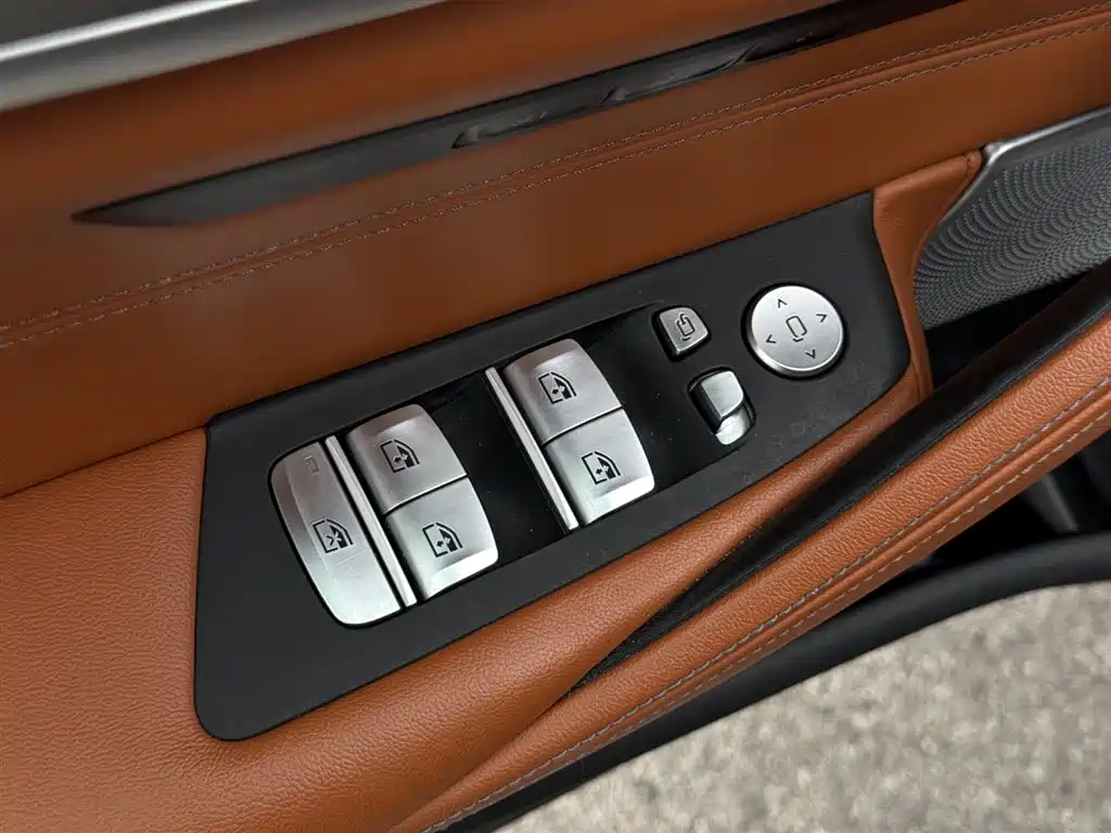 BMW M5 2021 M5 фото 19
