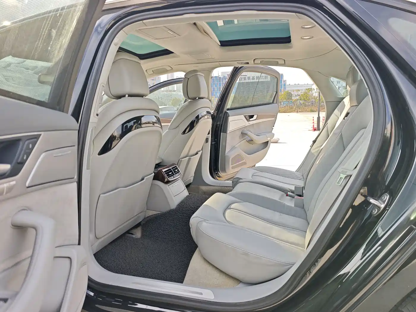 Audi A8 2011 A8L 3.0 TFSI quattro Premium (245kW) фото 18