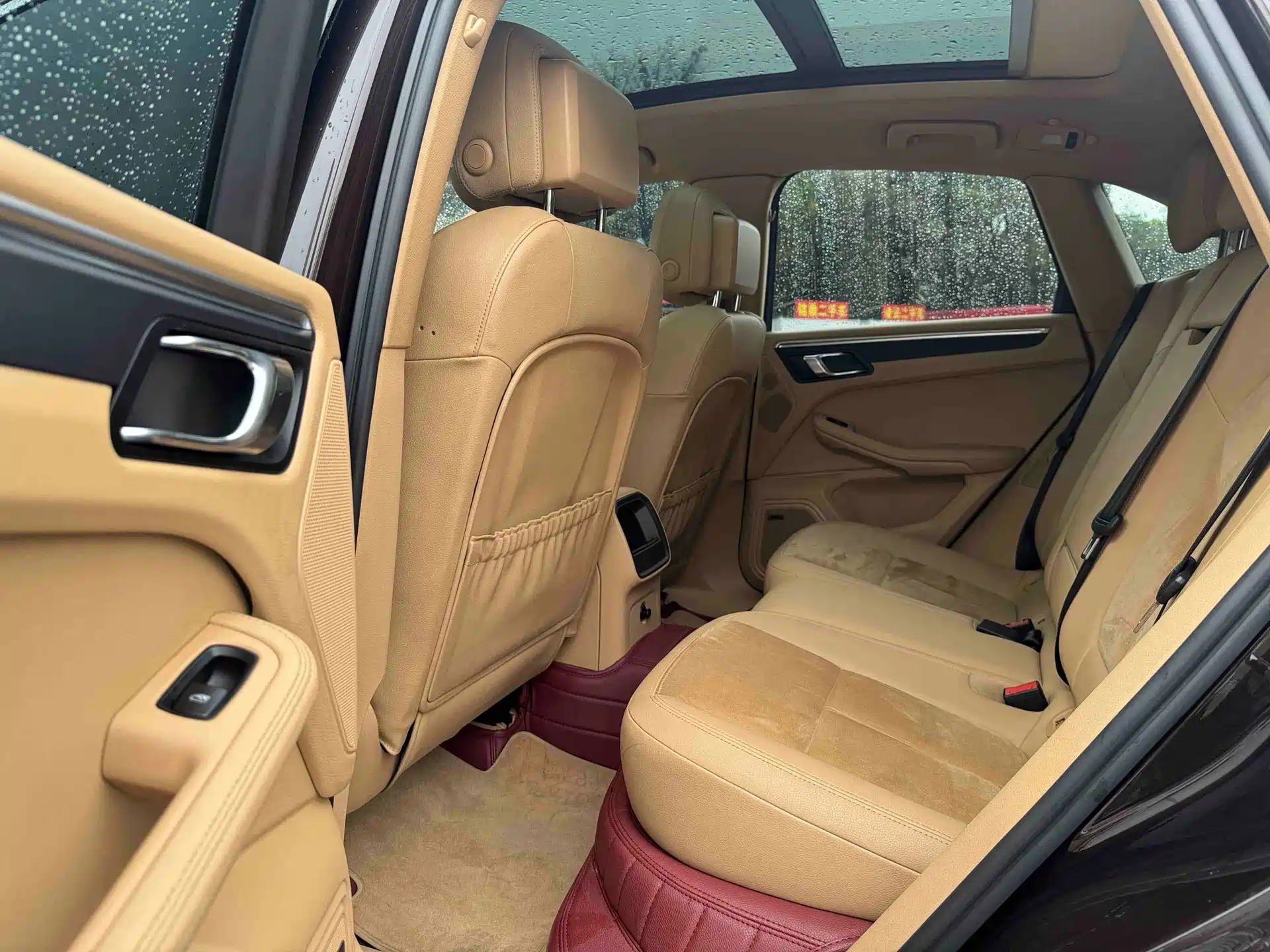 Photo 5 - Porsche Macan