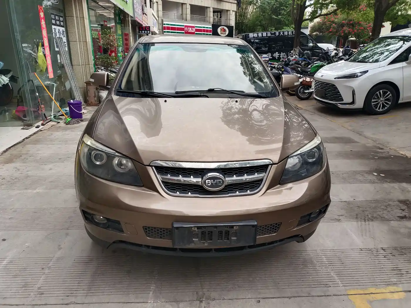 BYD S6 2014 Model 2.0L Manual Luxury 7-Seater