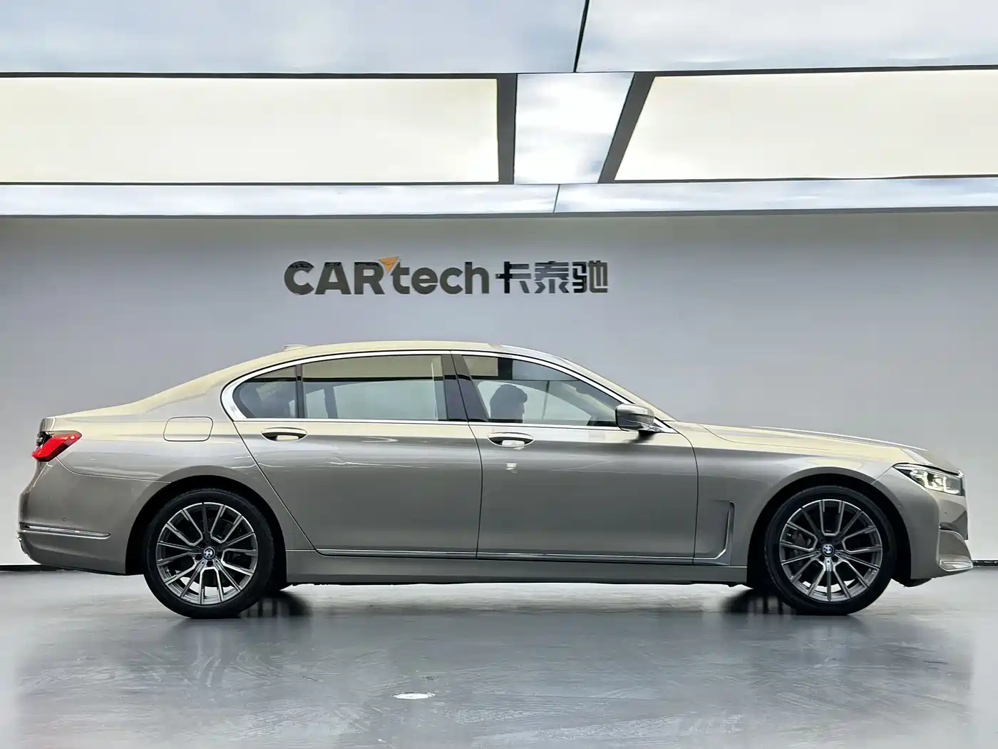 BMW 7 Series 2019 730Li Luxury Package фото 3